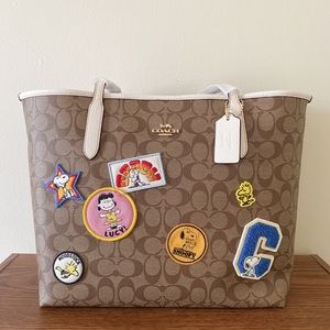 Coach X Peanuts City Tote In Signature W/Patches